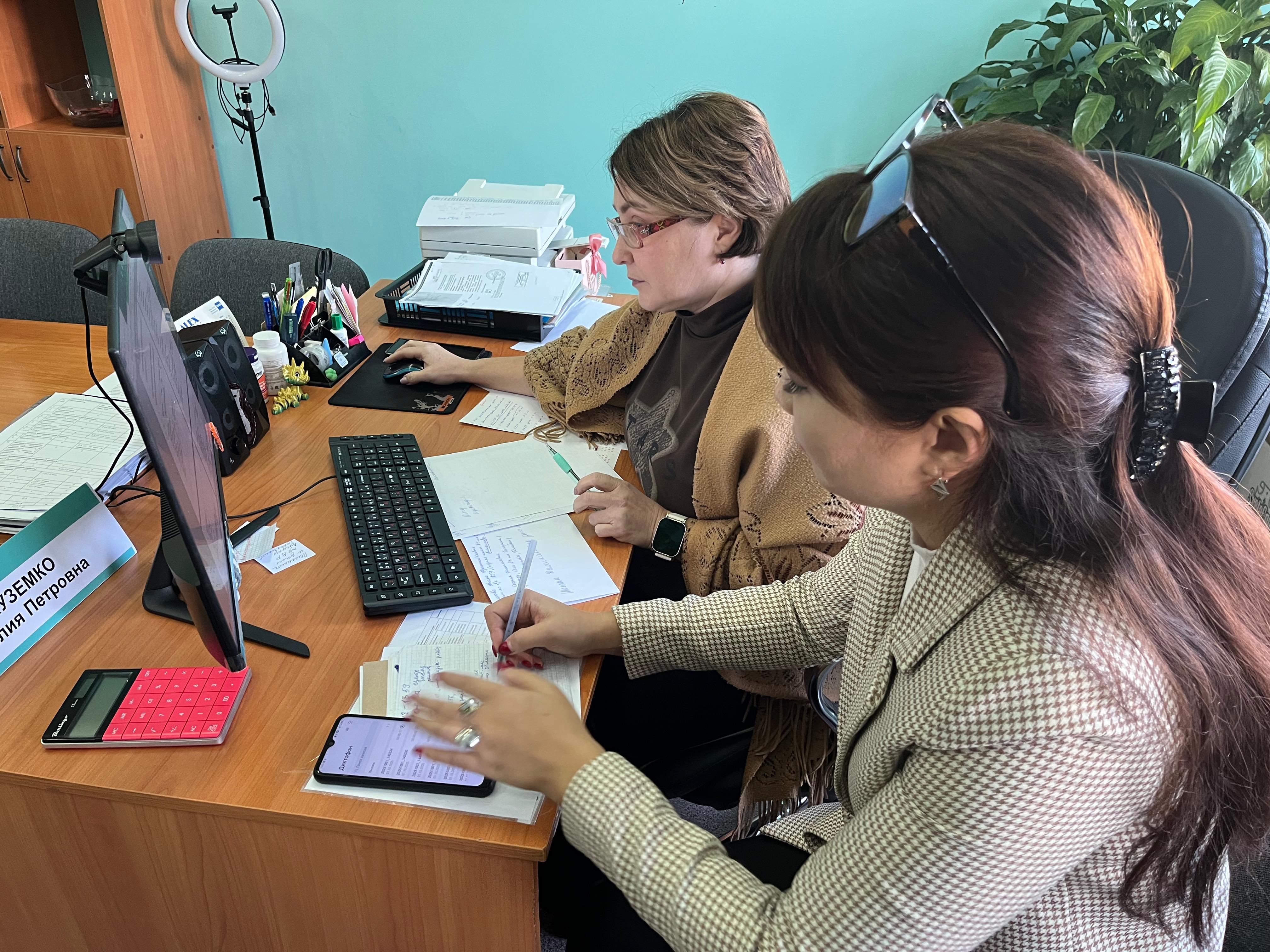 15 октября 2025 года в и.о. директора Куземко Л.П. и педагог-психолог Төлегенқызы А. КГУ «Региональный центр психологической поддержки и помощи» УО ВКО провели координационно-разъяснительную встречу с заместителями директоров по воспитательной работе и пе